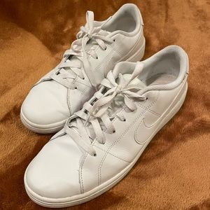 White Nike sneakers - Women’s Size 8.5- great condition